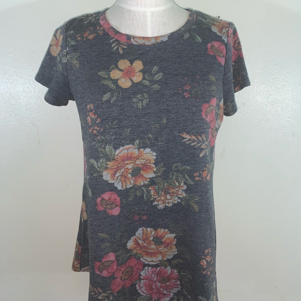 Flowered women’s tee